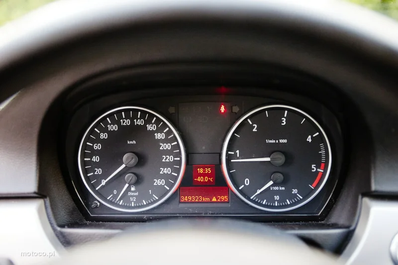 BMW Seria 3 E90 318 17