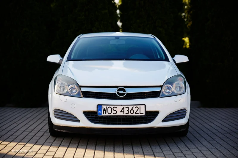 Opel Astra GTC 11