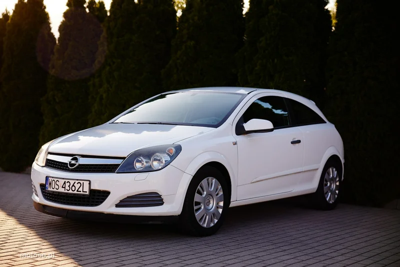 Opel Astra GTC 12