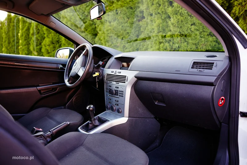 Opel Astra GTC 13
