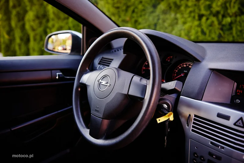 Opel Astra GTC 15