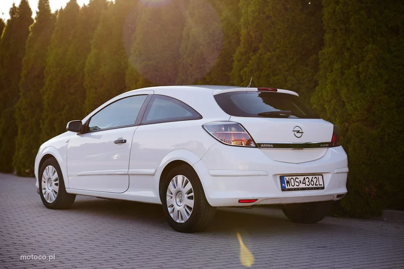 Opel Astra GTC 3
