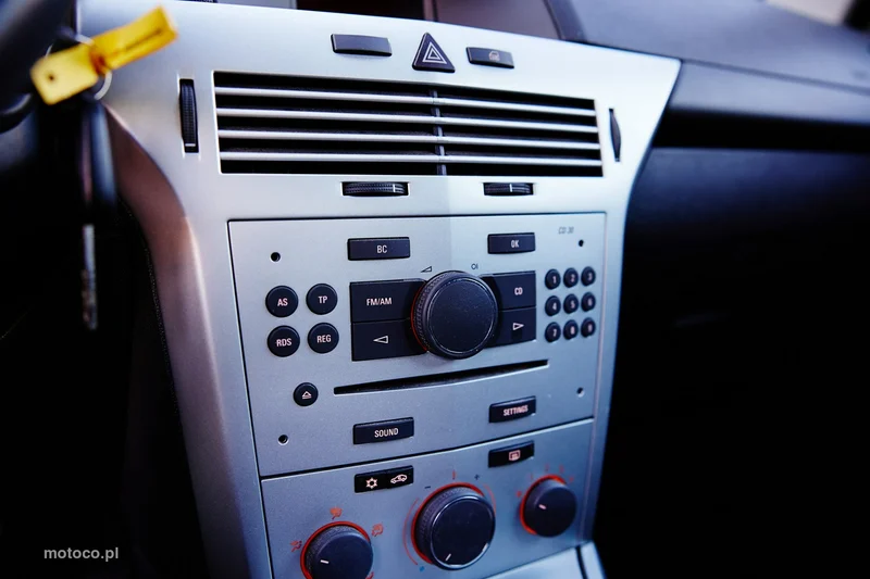 Opel Astra GTC 21
