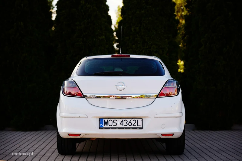 Opel Astra GTC 5