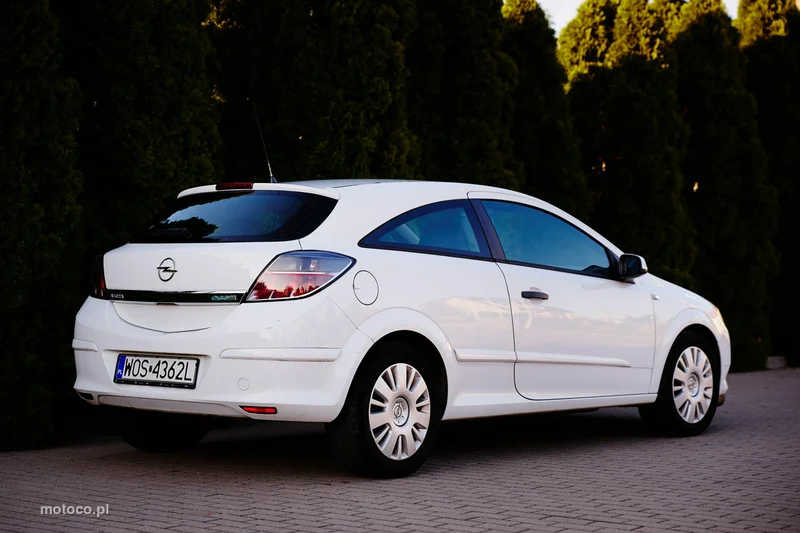 Opel Astra GTC 7