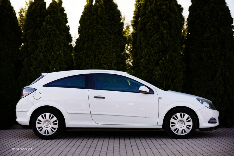 Opel Astra GTC 8
