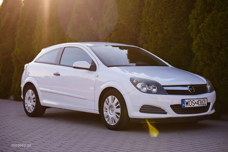 Opel Astra GTC 9