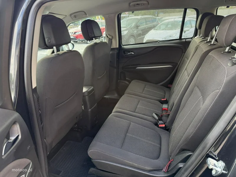 Opel Zafira C Tourer 13