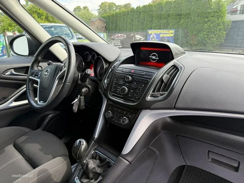 Opel Zafira C Tourer 16