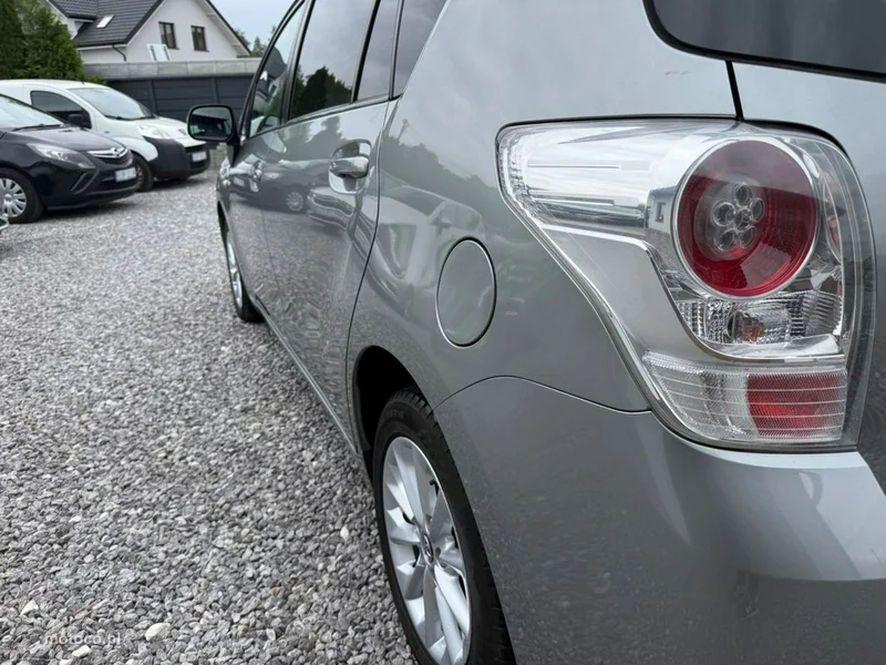 Toyota Verso 18