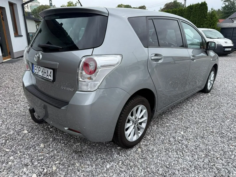 Toyota Verso 3