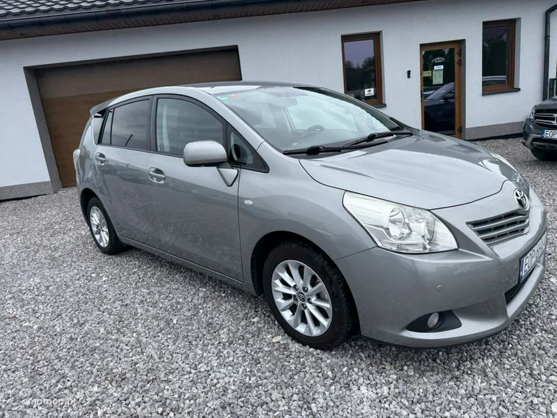 Toyota Verso 21