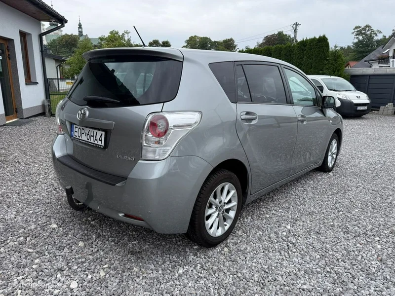 Toyota Verso 25
