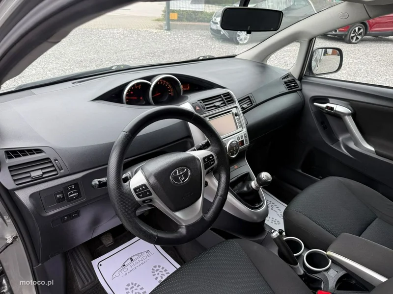 Toyota Verso 8