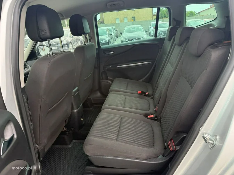Opel Zafira C Tourer 11