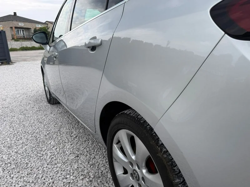 Opel Zafira C Tourer 19