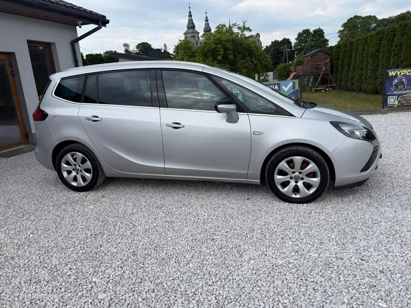 Opel Zafira C Tourer 24