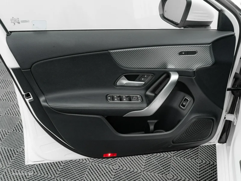 Mercedes-Benz Klasa A W177 A 200 10