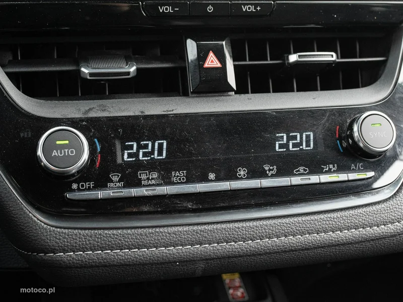 Toyota Corolla E210 17