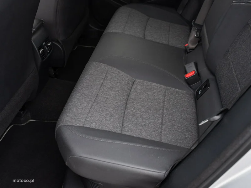 Toyota Corolla E210 24