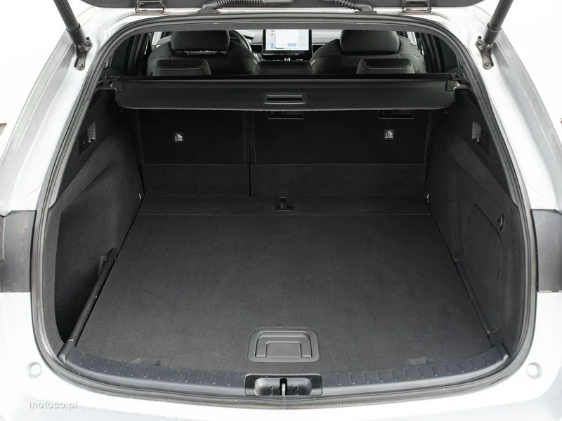 Toyota Corolla E210 26