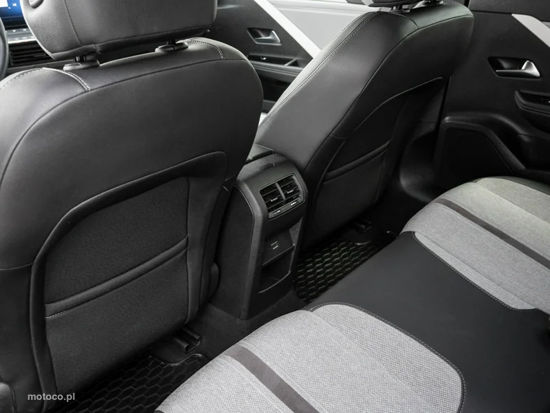 Opel Astra L 22