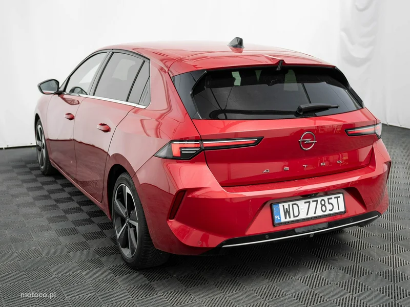Opel Astra L 4