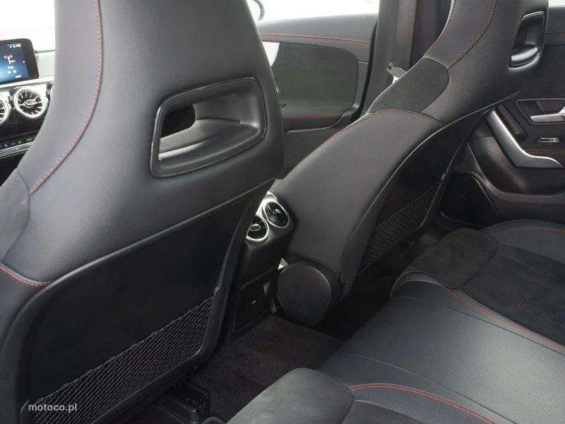 Mercedes-Benz CLA C118 CLA 200 24