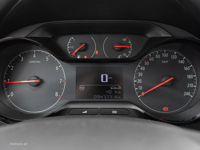 Opel Crossland I 12