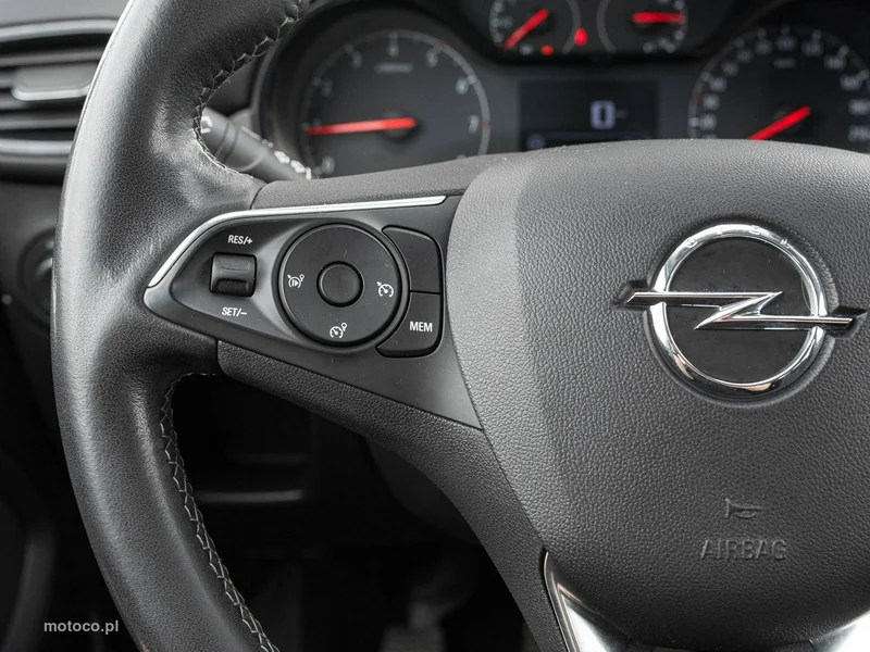 Opel Crossland I 13