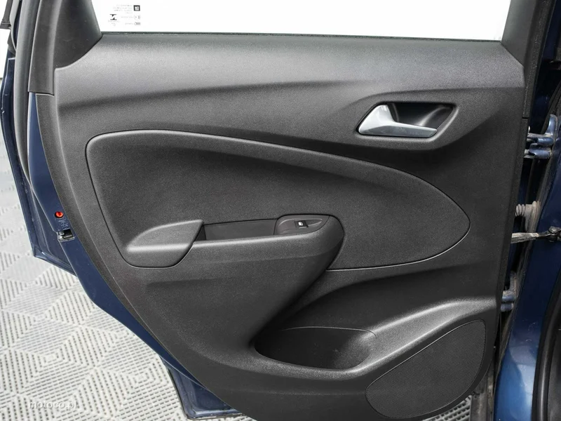 Opel Crossland I 18