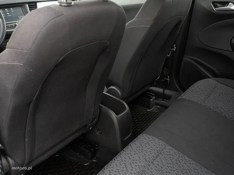 Opel Crossland I 19