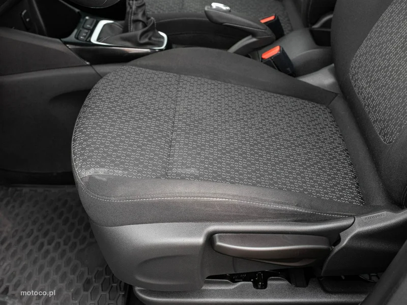 Opel Crossland I 10