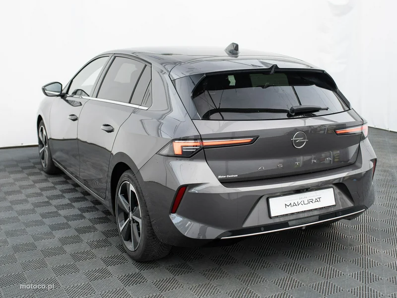 Opel Astra L 4