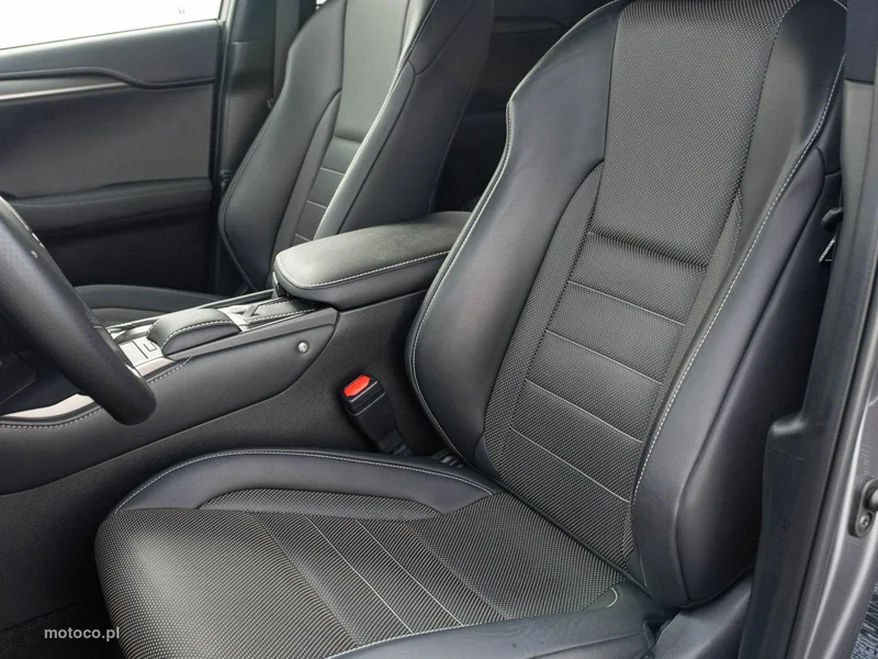 Lexus NX 11