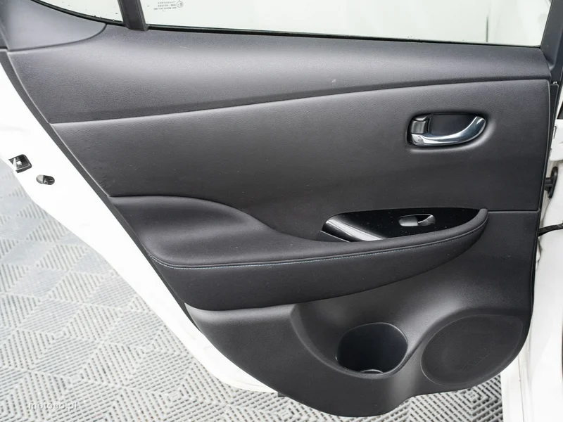 Nissan Leaf 24