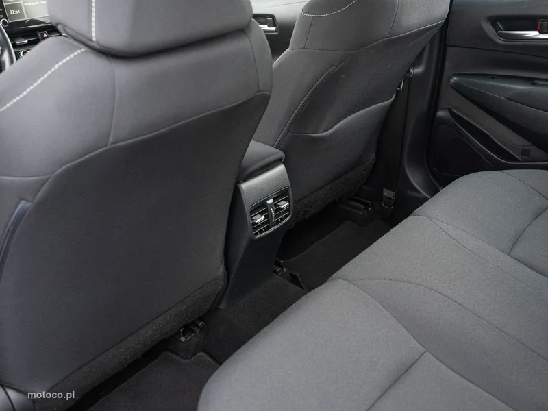 Toyota Corolla E210 22