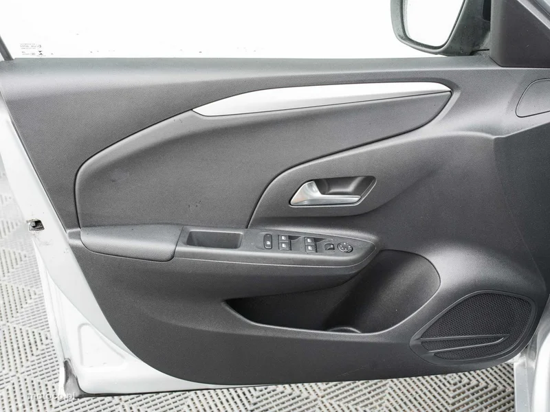 Opel Corsa F 9