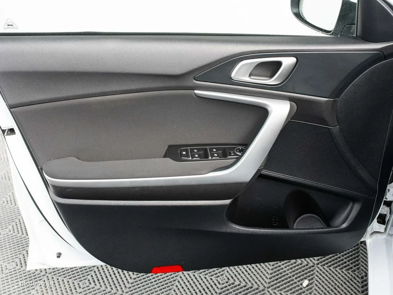 Kia Cee'd 9