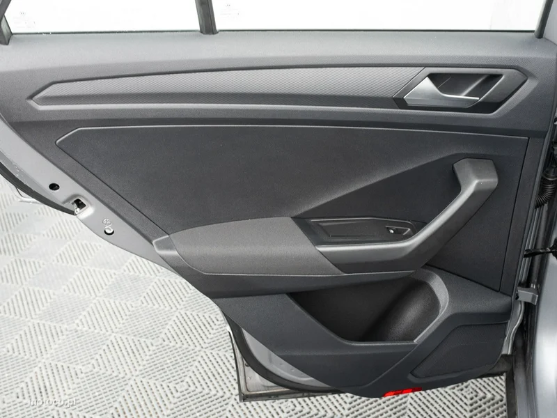 Volkswagen T-Roc A1 23