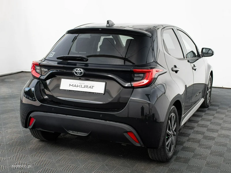 Toyota Yaris XP210 5