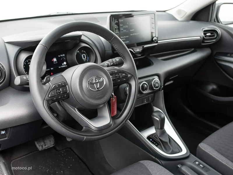 Toyota Yaris XP210 6