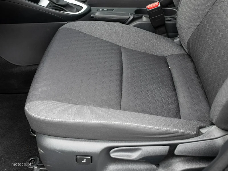 Toyota Yaris XP210 10