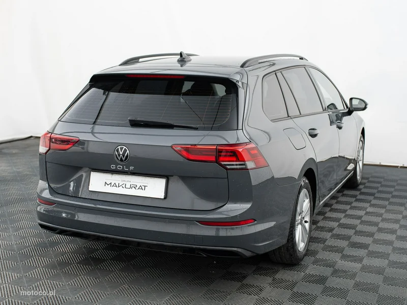 Volkswagen Golf VIII 5
