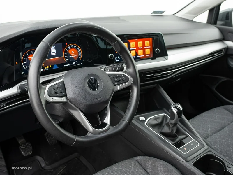Volkswagen Golf VIII 6