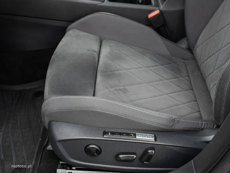 Volkswagen Golf VIII 10
