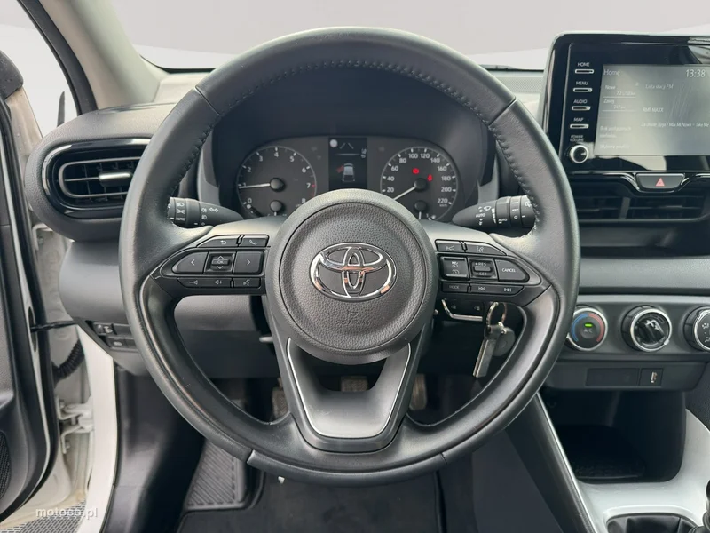 Toyota Yaris XP210 14