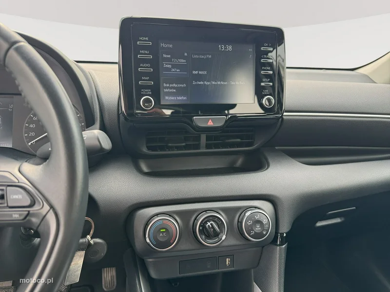 Toyota Yaris XP210 17
