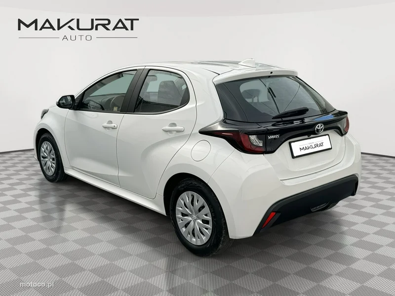 Toyota Yaris XP210 3
