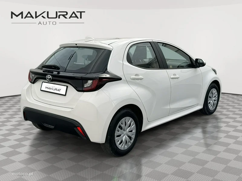 Toyota Yaris XP210 4